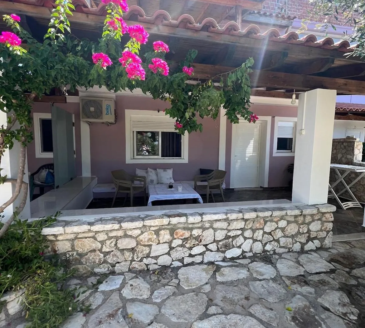 Luka Apartament 3 Himarë